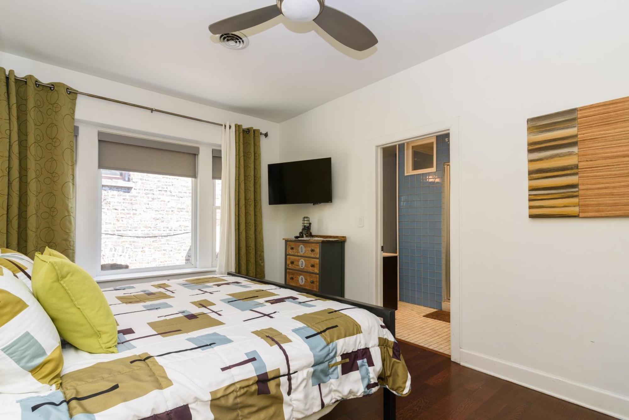 House 5863- Chicago'S Premier Bed And Breakfast Room photo